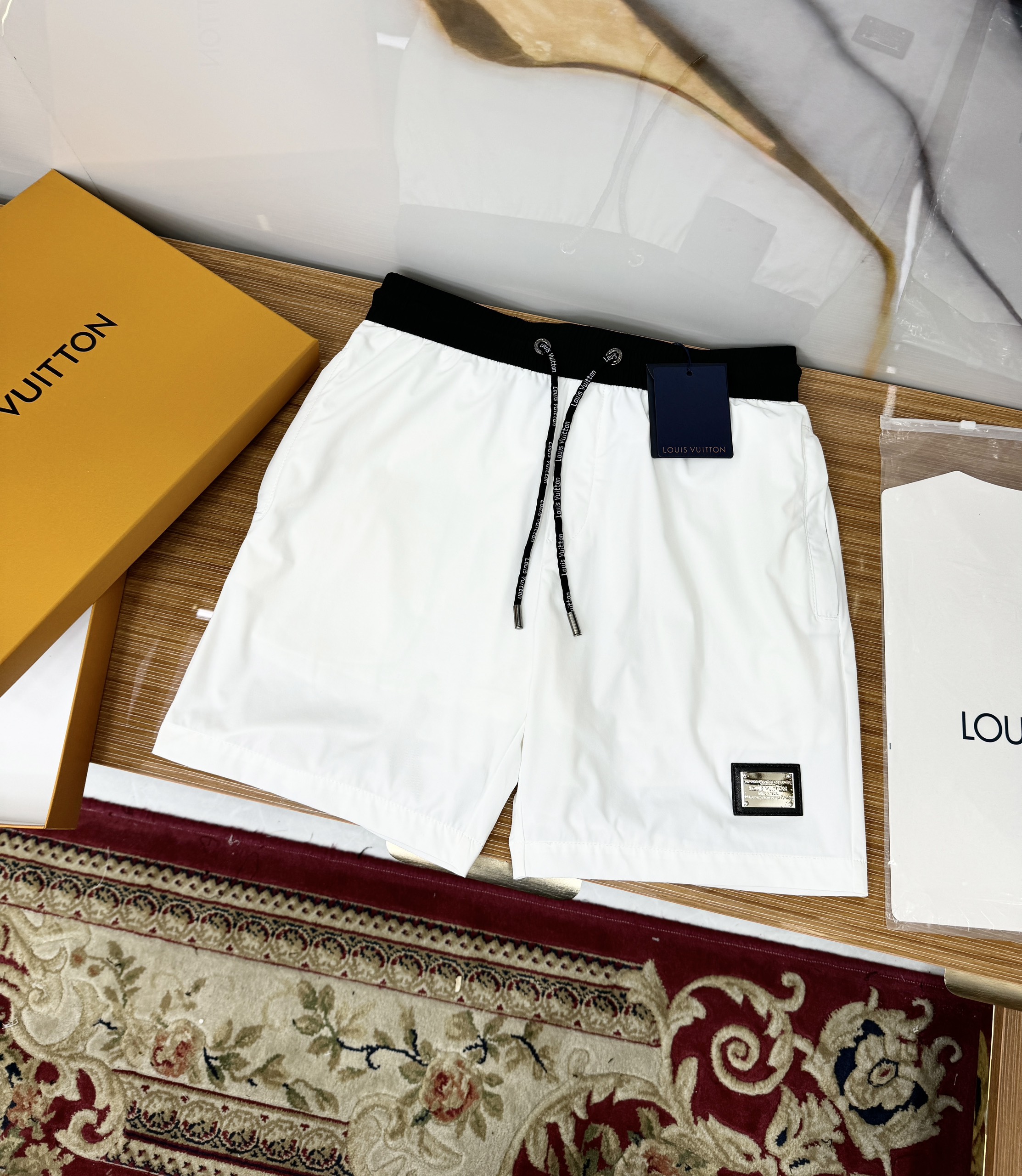 Quần short gió Louis Vuitton LV trơn tag vuông thêu Like Auth 1-1 on web CD